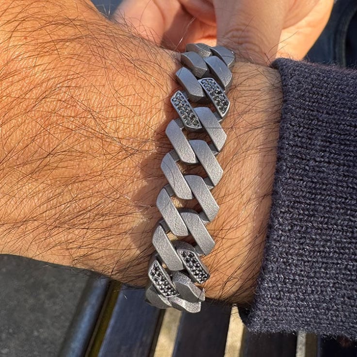 Tantalum bracelet with black diamonds