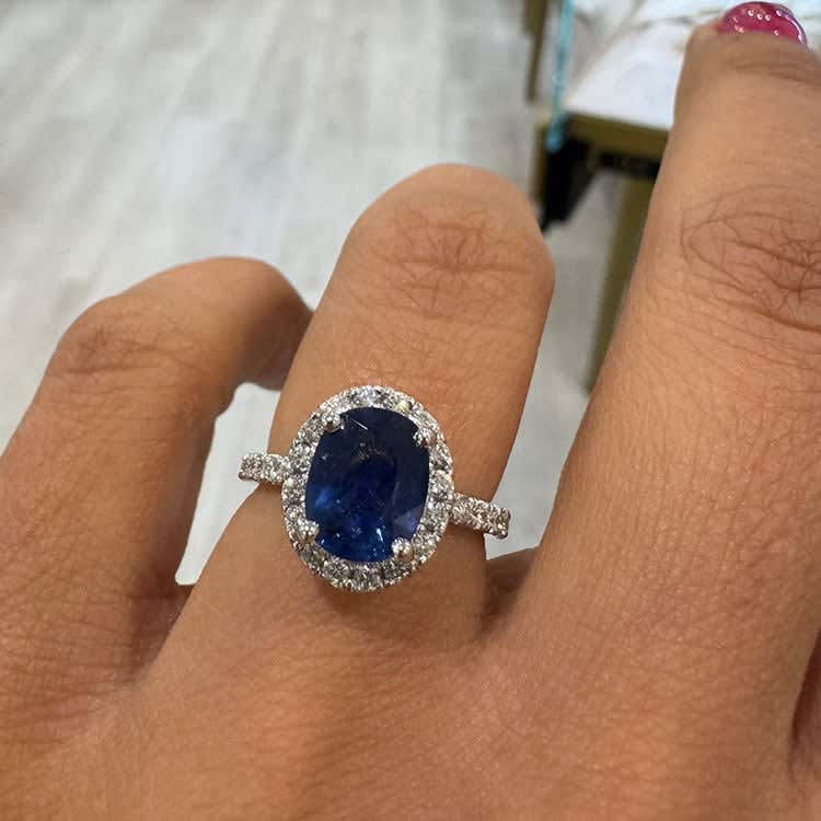 Natural blue saphhire and diamond ring