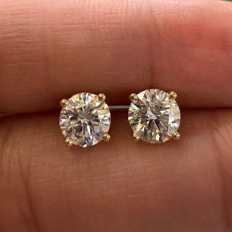 1 carat each EVS1 diamond studs