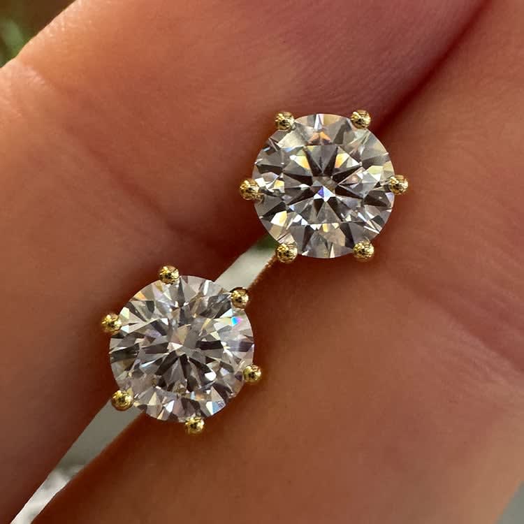 1 carat each EVS1 diamond studs in yellow gold