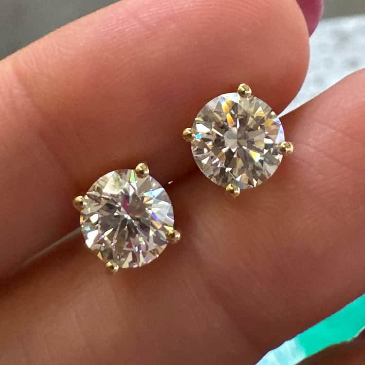 Yellow gold studs with D VVS2 lab diamonds