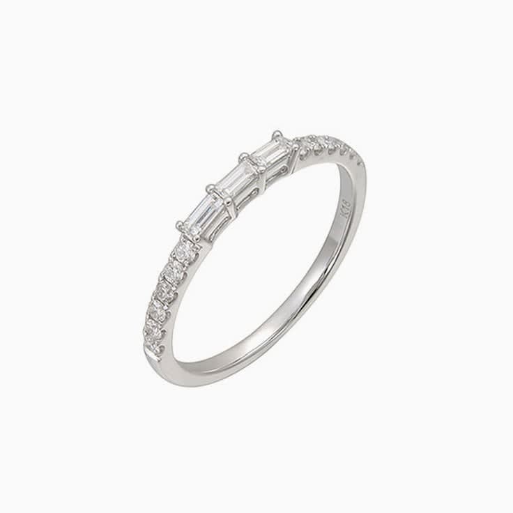 Claw set baguette diamond ring in white gold