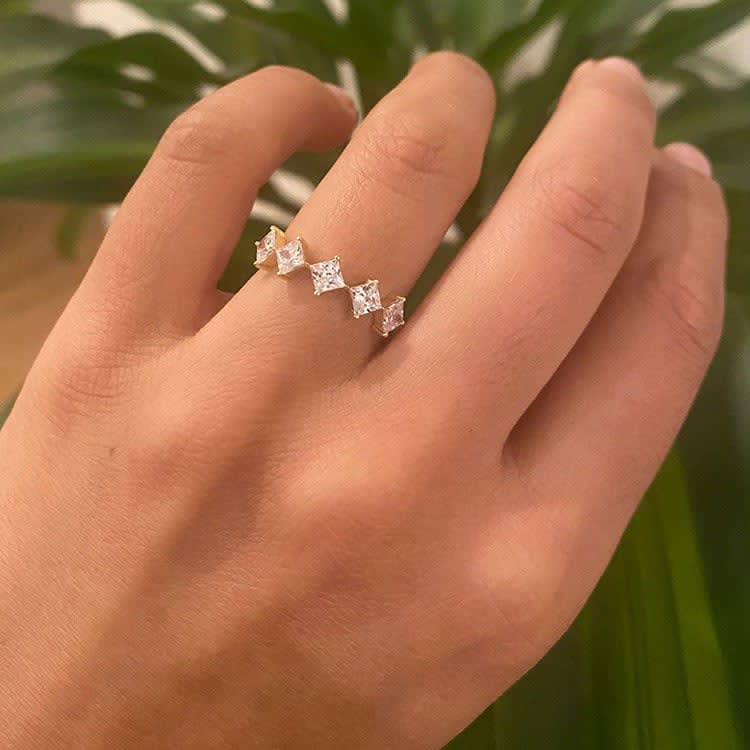 Princess cut Diamond ring in yellow gold