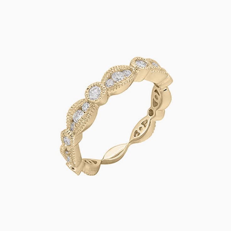 Patterned diamond ring in yellow gold