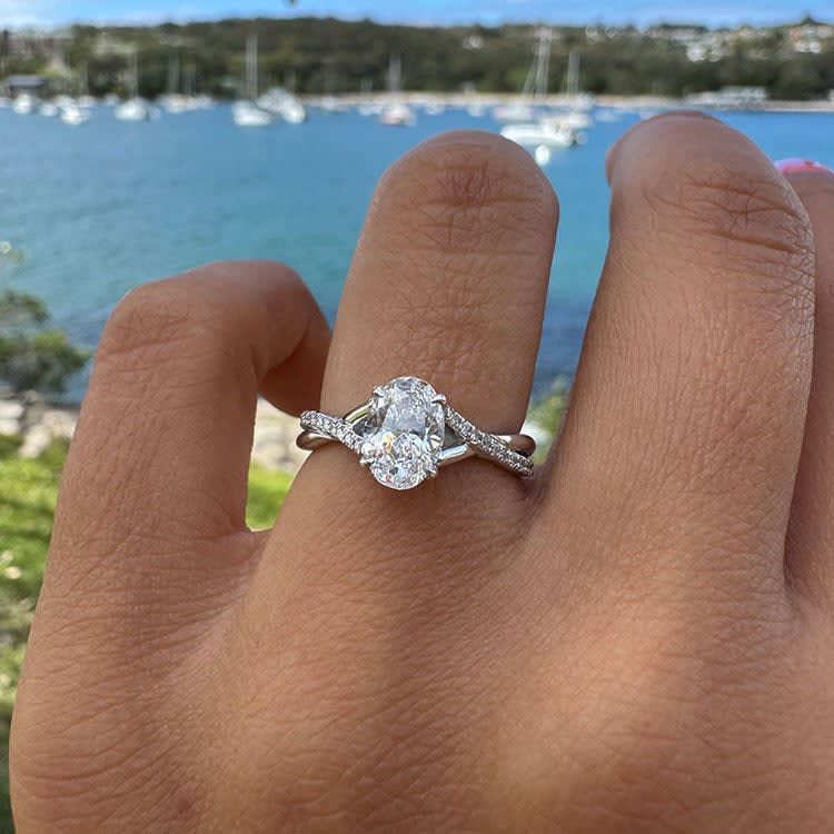 1 carat oval lab diamond on a twisted band