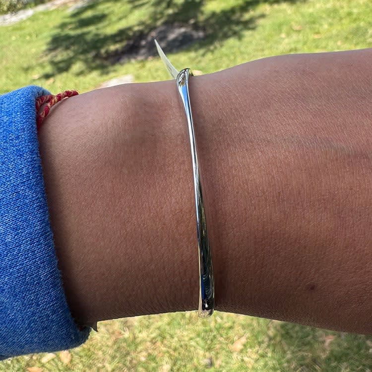 9k white gold Italian hinge bangle