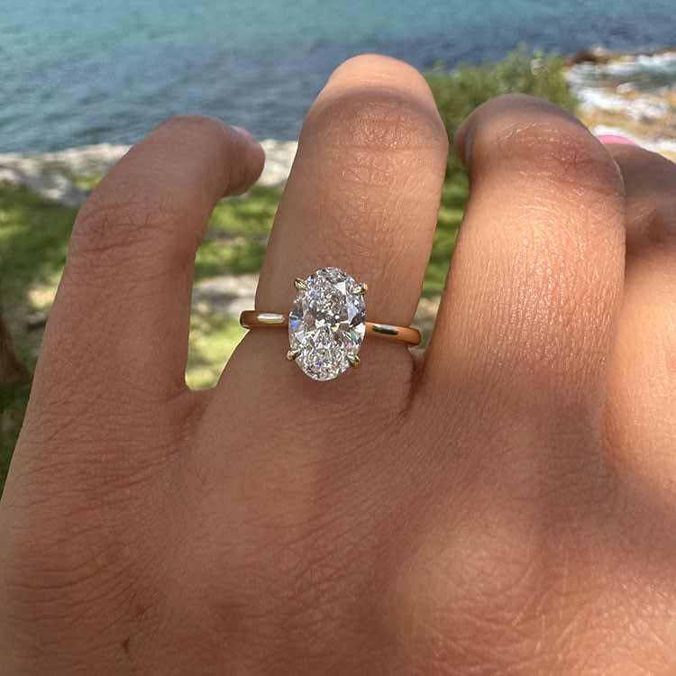 2 carat D VVS2 oval ring in 18k yellow gold