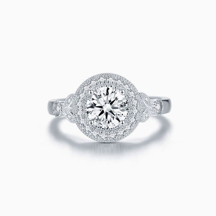 Vintage Engagement Ring with a Round Brilliant Diamond