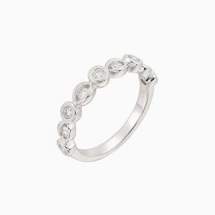 Round Diamond in multi shape ring