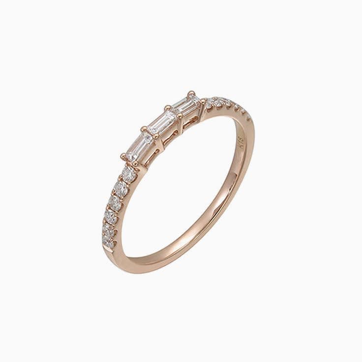 Claw set baguette diamond ring 2701