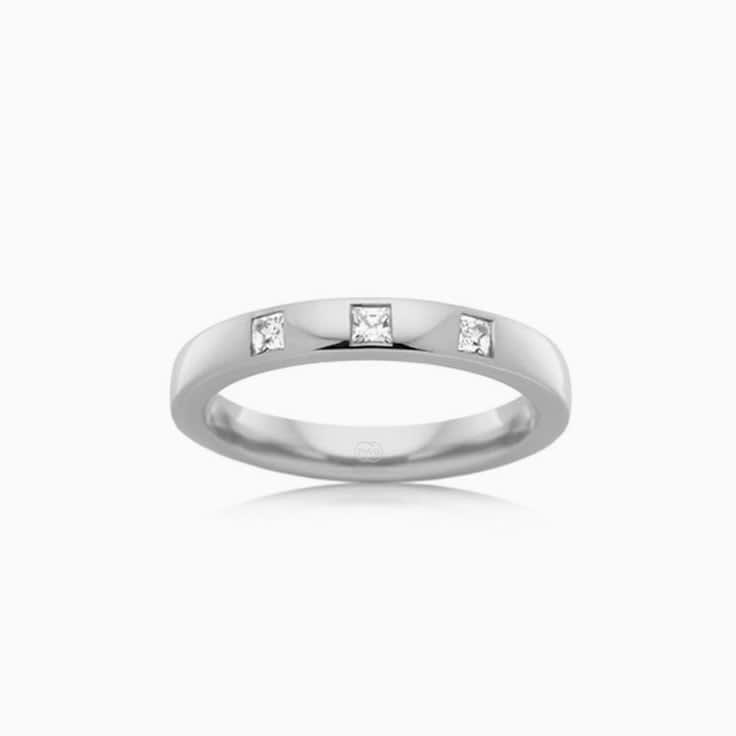 Three stone diamond ring B3643