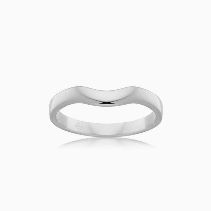 Plain curved wedding ring J3516