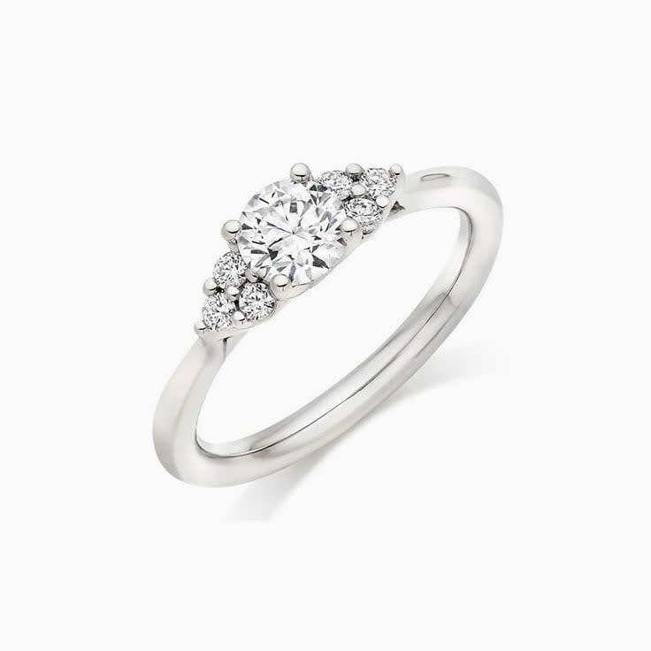 Trilogy setting Round brilliant Diamond Engagement ring