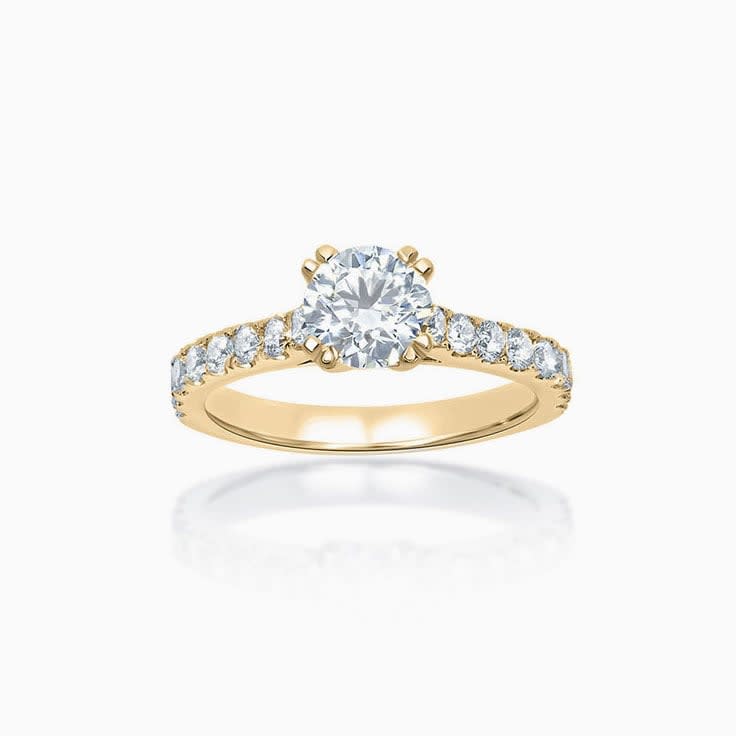 Round brilliant cut engagement ring set with double claws