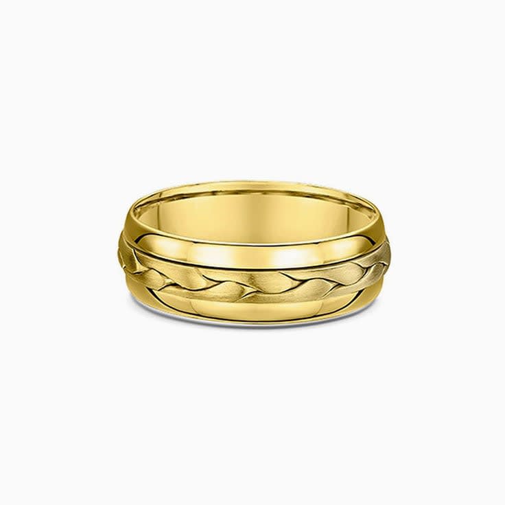 Gleaming Mens Wedding Band