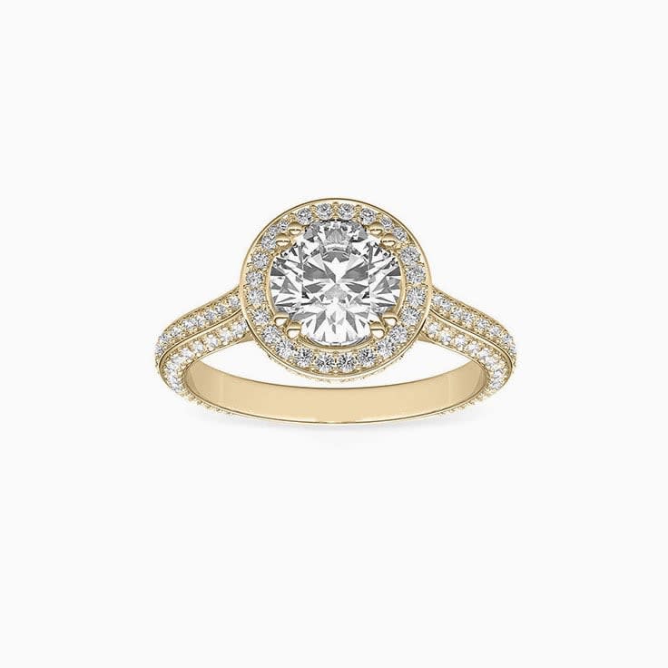 Round brilliant cut diamond set in a 3D halo engagement ring