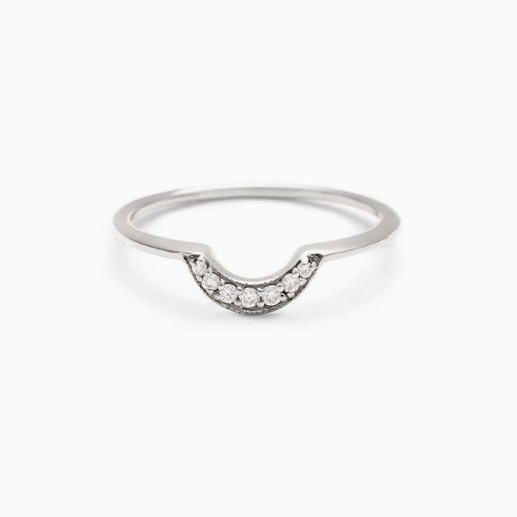 Fine fitted band