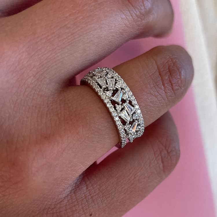 Luxe tapered baguette ring