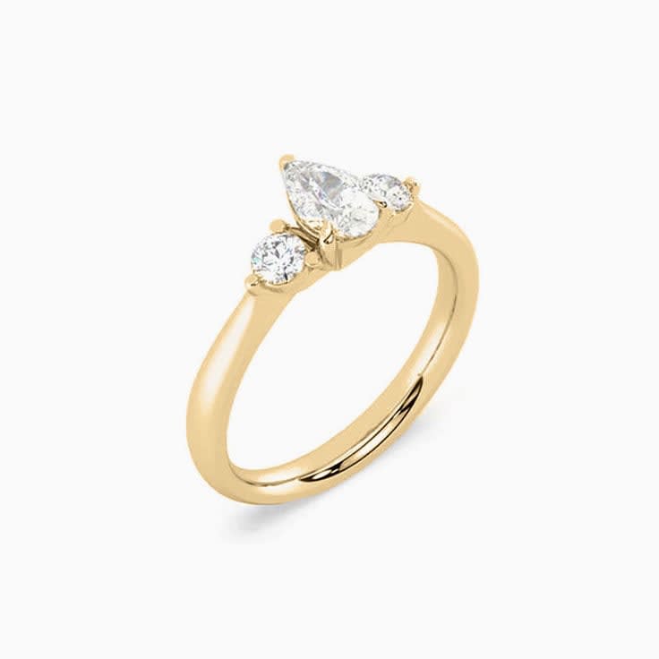 Pear trilogy with round diamond