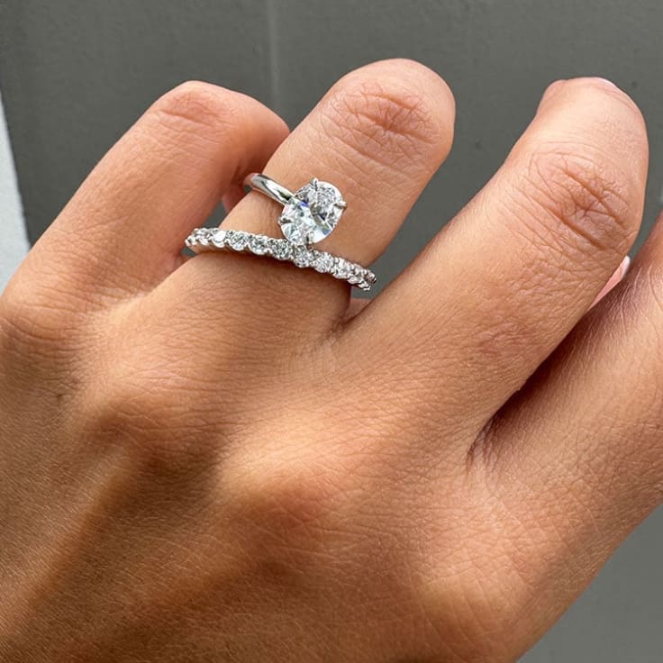 Lab Diamond 1ct oval on a split band with diamonds