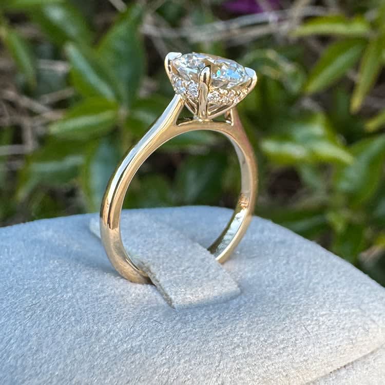 Round diamond with classic hidden halo