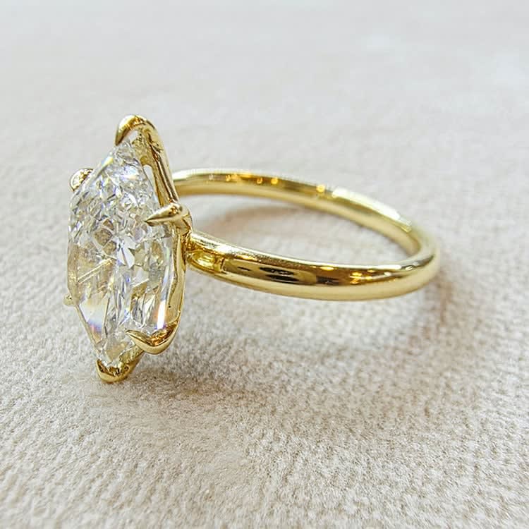 2 carat dutch marquise in yellow gold