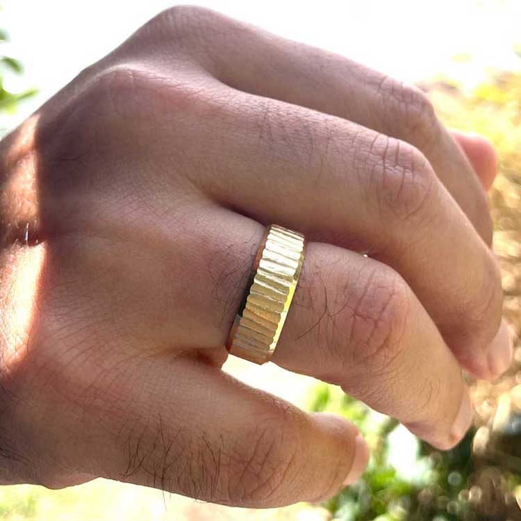 Mens ring in 9k yellow gold