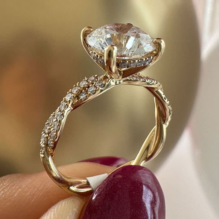 2 carat round with a twisted band