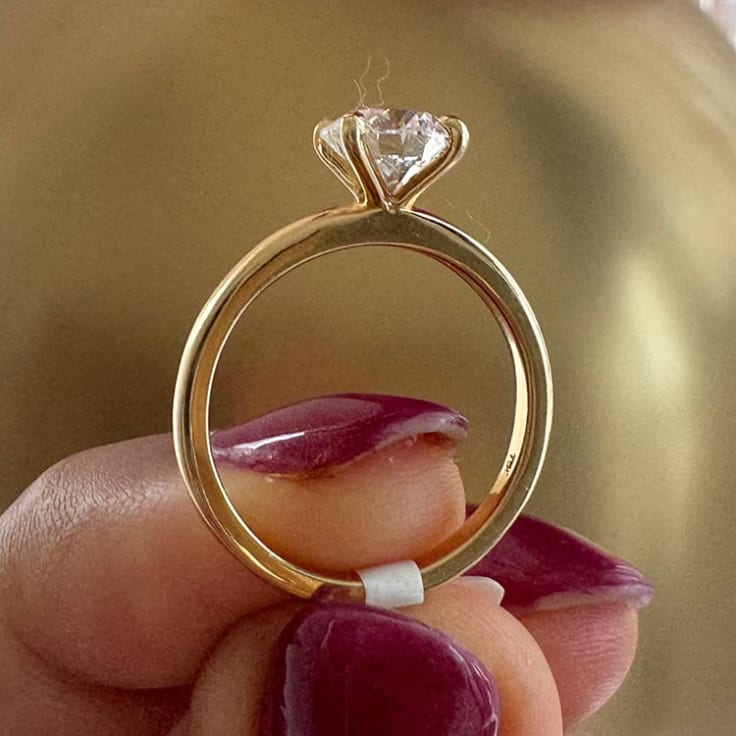 4 prong round diamond on gold band