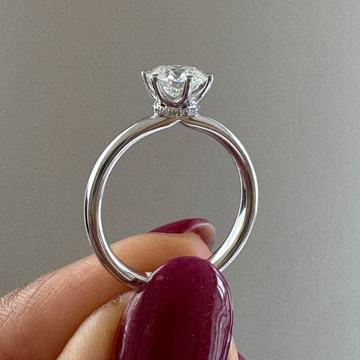 Round diamond on a rounded band