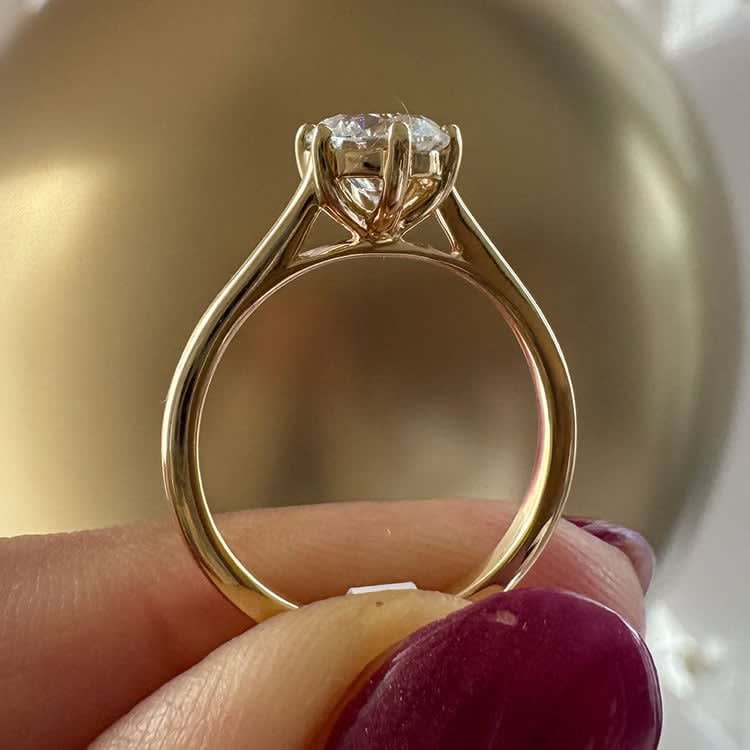 Round diamond solitaire lab ring