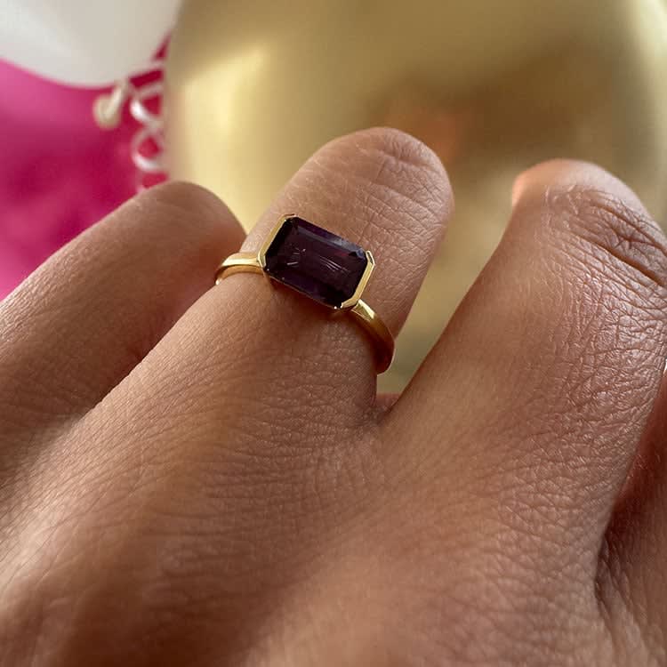 Lab Alexandrite on a gold band