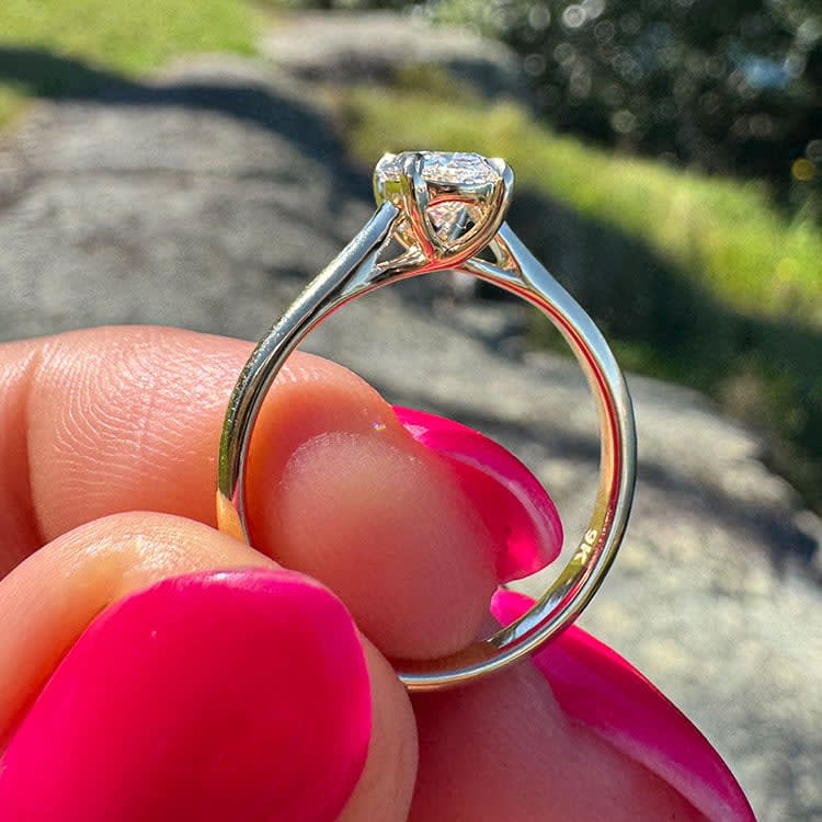 1 carat oval diamond on a gold band