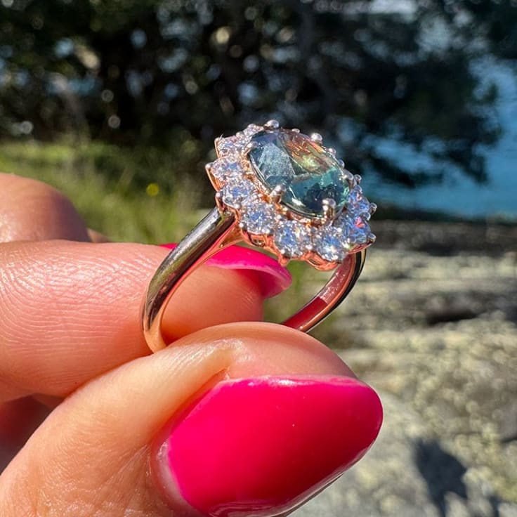 Natural teal sapphire in rosegold