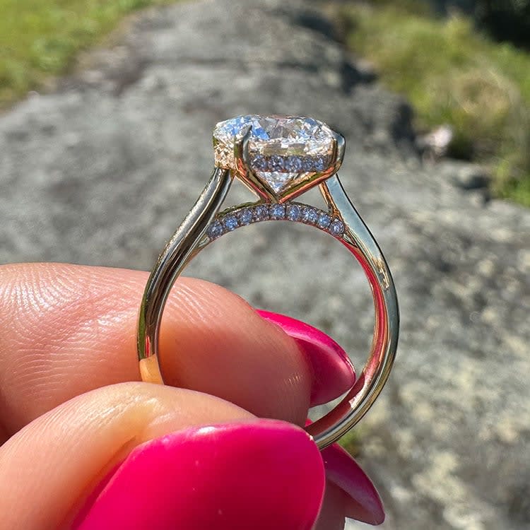 Round diamond with hidden halo in 18k yellow gold