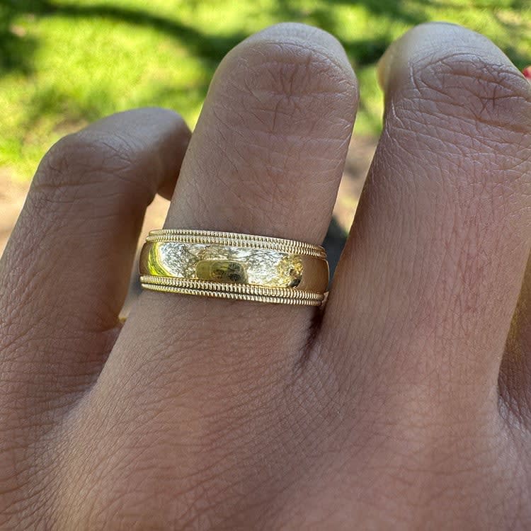 18k yellow gold ring with miligrain