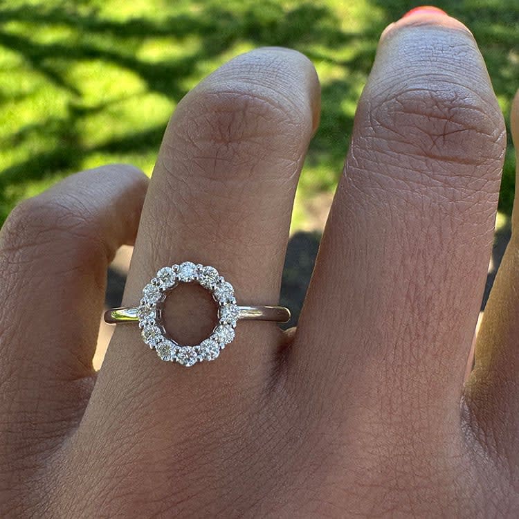 Natural diamond circle ring