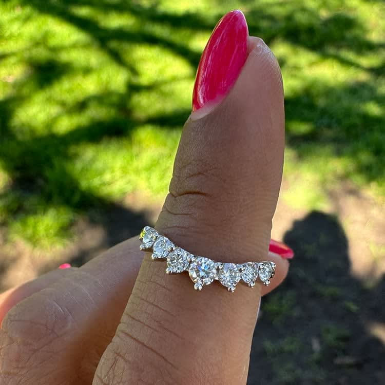 18k white gold fitted band