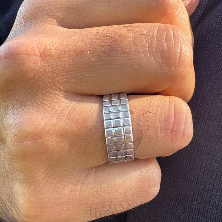 Brick pattern 8mm mens ring