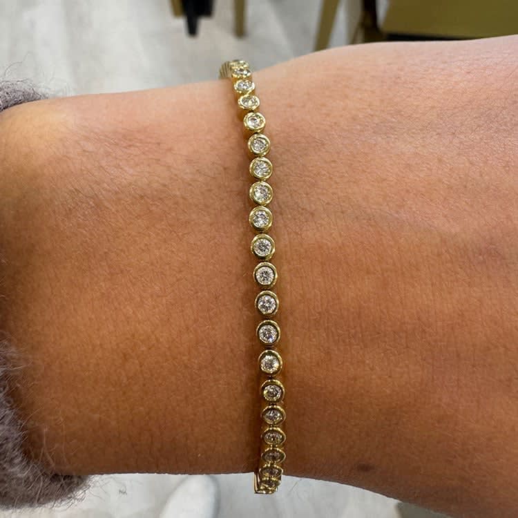 Bezel set bracelet with 2ct lab diamond