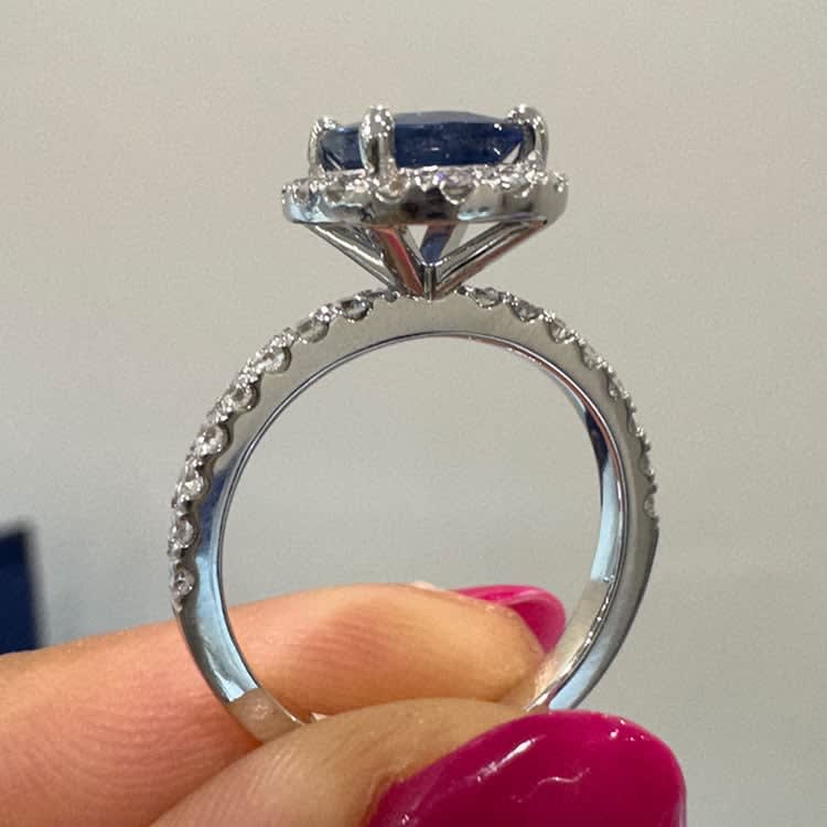 Natural blue saphhire and diamond ring