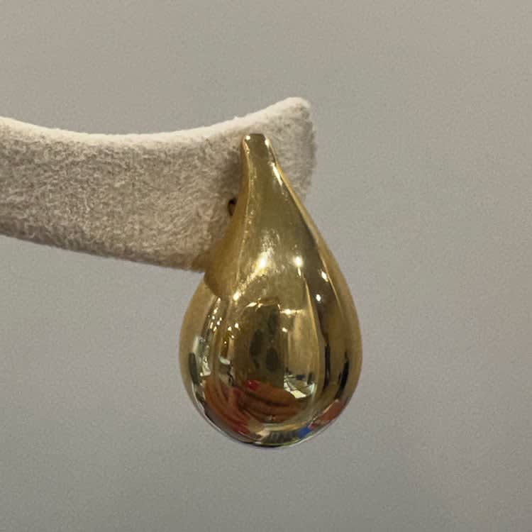 Drop earring in 9k gold