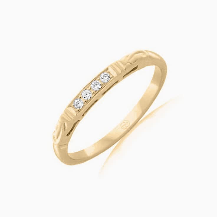Carved Diamond Wedding ring in yellow gold