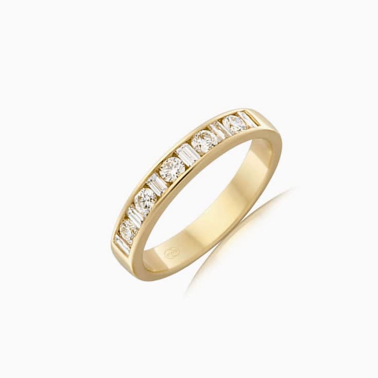 Baguette and round diamond in yellow gold