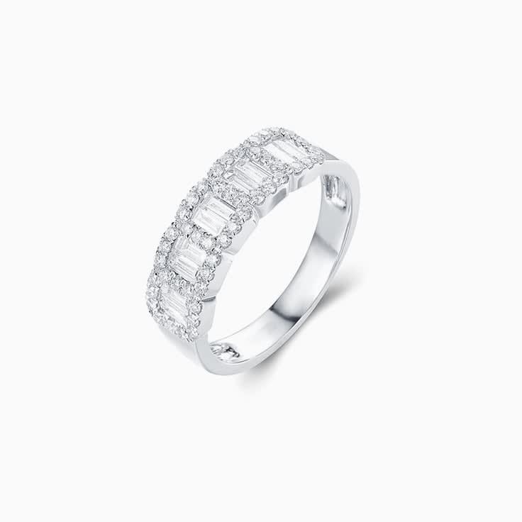 Baguette and Round cluster Band in white gold