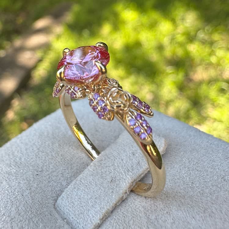 Unique pink diamond ring in 18k yellow gold
