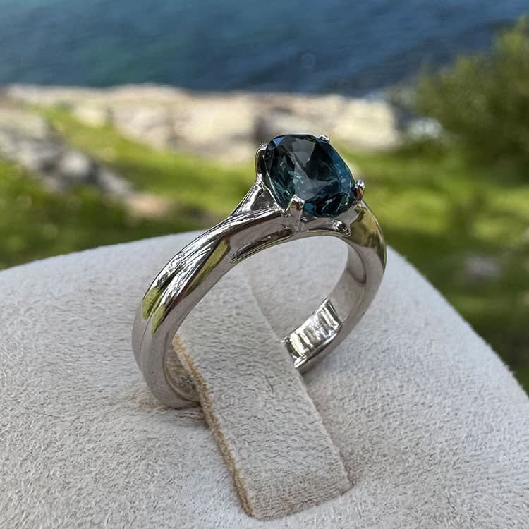 1 carat natural teal sapphire ring
