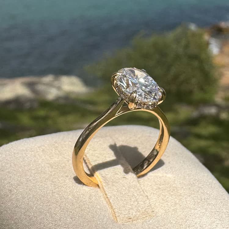 2 carat D VVS2 oval ring in 18k yellow gold