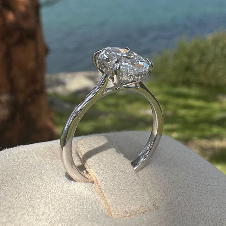 2 carats D VVS2 oval lab diamond with hidden halo