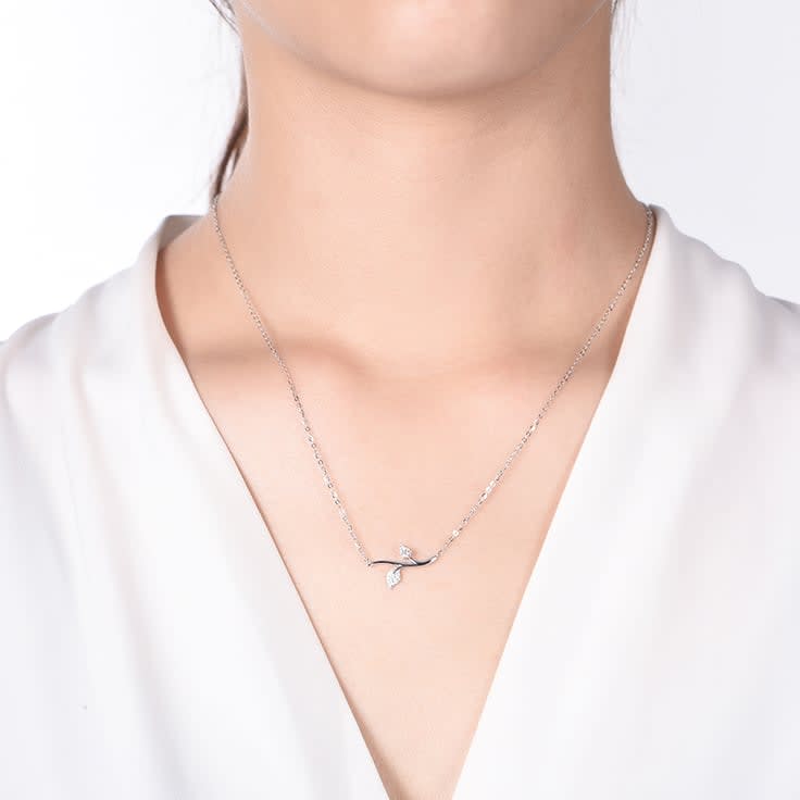 Petal Bar Necklace
